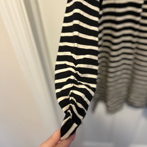 Black and white stripped cardigan - Picture 3 of 4